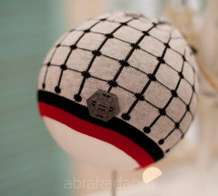 Czapeczka dla chłopca szara w kratkę JWC006